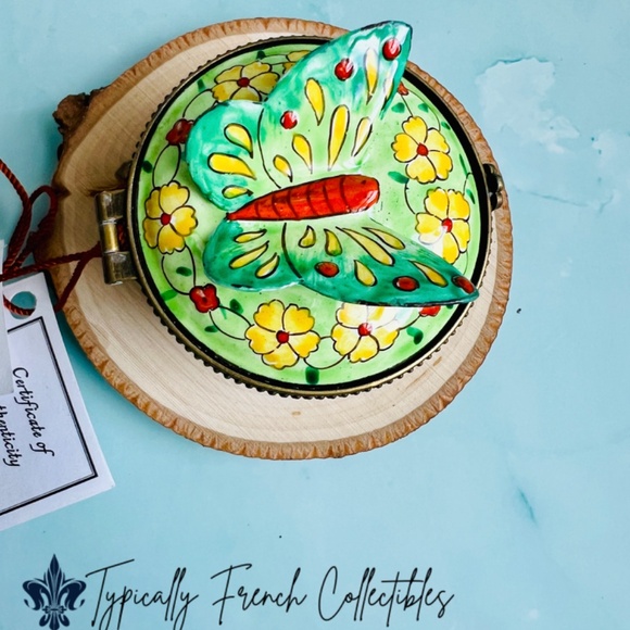 Butterfly Trinket Box. Vintage Stamp trinket box. Stamp Holder Trinket box. - Picture 3 of 7